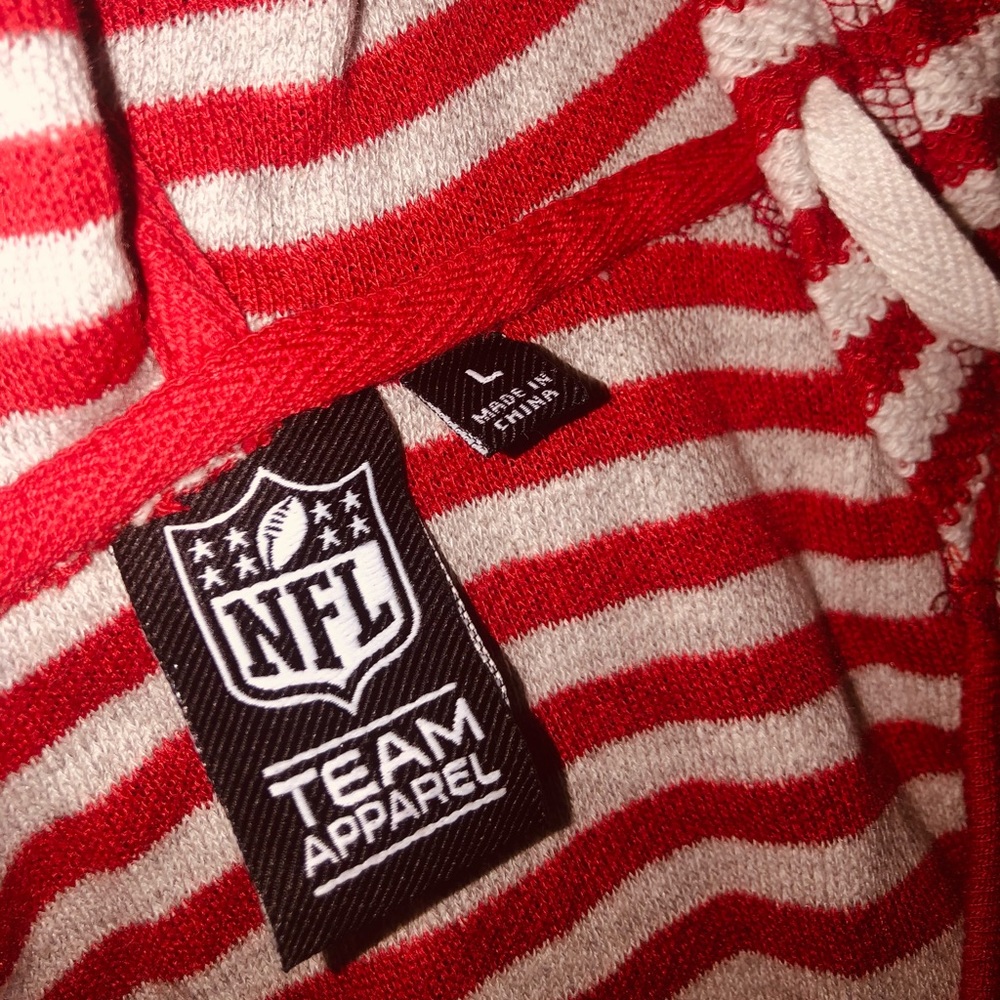 “NWOT” Women’s large Arizona cardinals v-neck hooded sweater